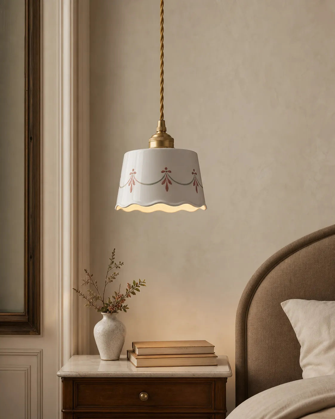 Suspension ceramique fleurie, vue principale sur fond neutre