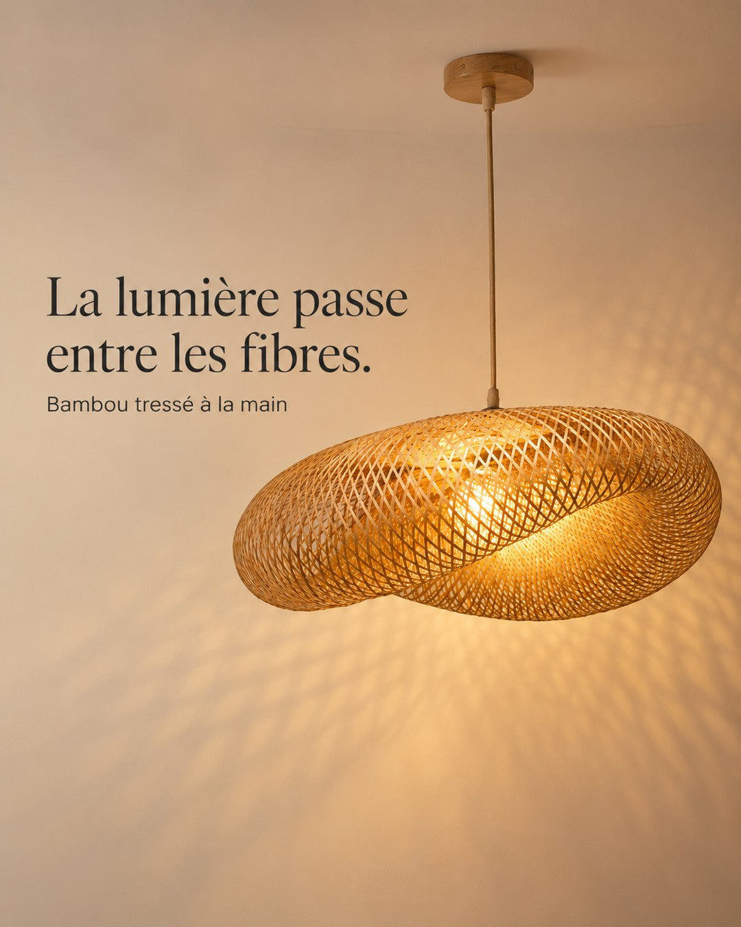 La lumière passe entre les fibres : bambou tressé à la main