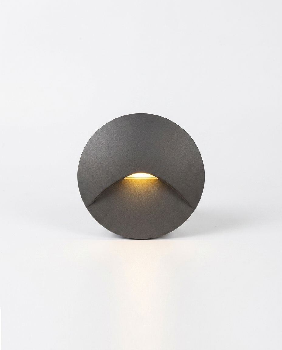 Spot encastrable LED sur fond blanc