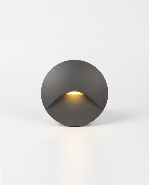 Spot encastrable LED sur fond blanc