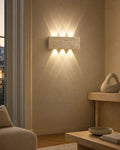 Applique travertin dans salon lumineux