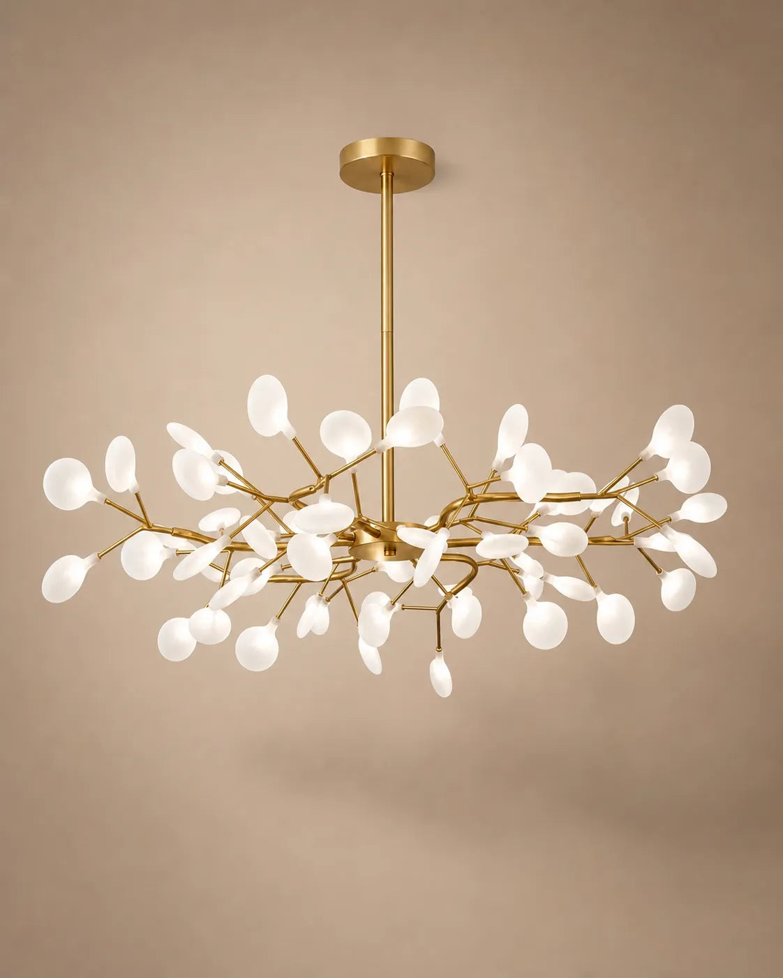 Suspension design dorée à branches